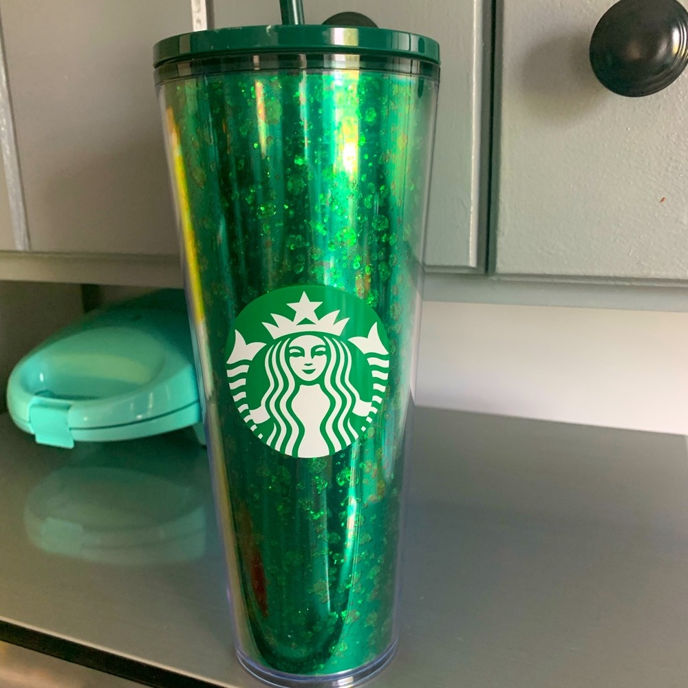 Starbucks Christmas 24 oz Cup with Straw 💫